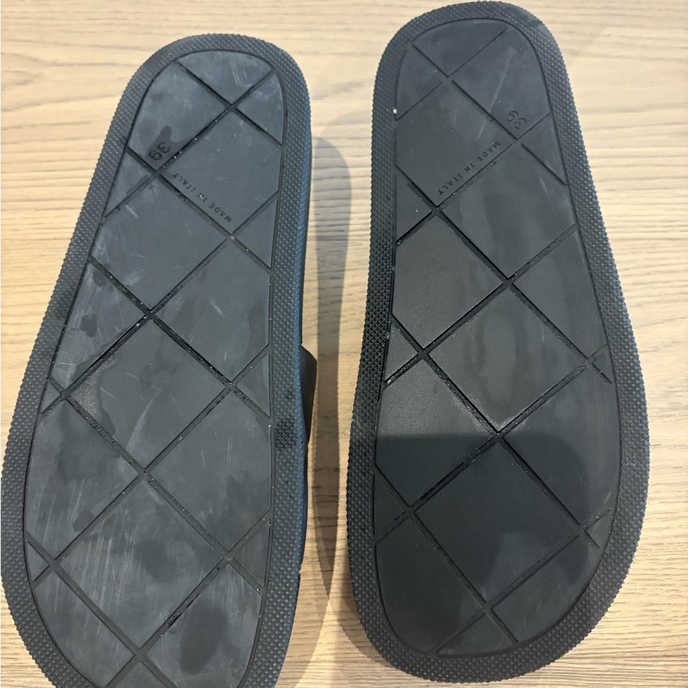 Bottega Veneta Black Quilted Sandals - Picture 10 of 11